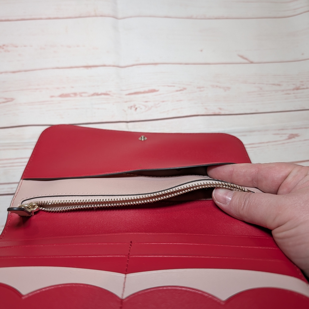 🎉 SALE 🎉 Like New Kate Spade Scallop Wallet Clutch - Picture 5 of 6